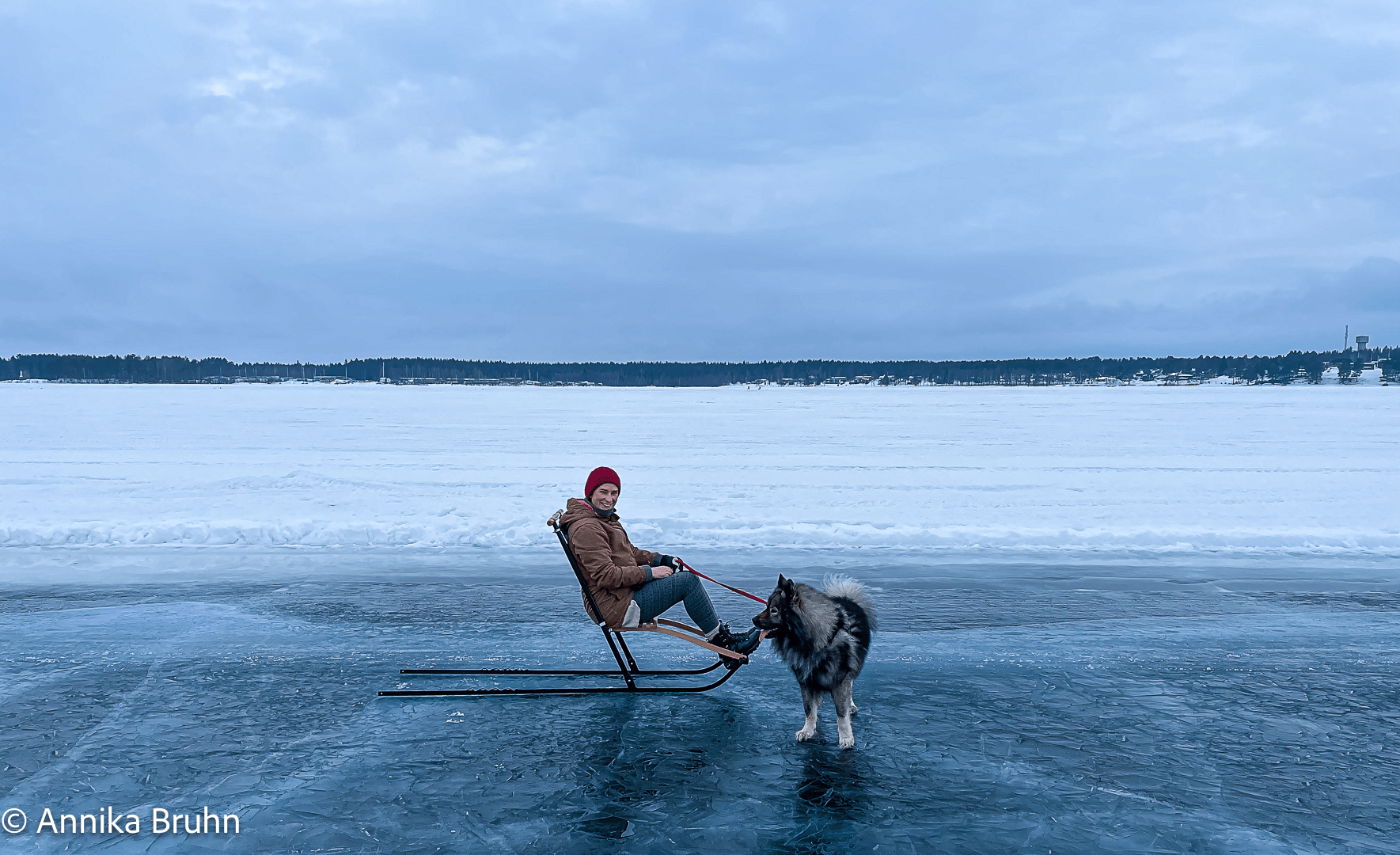 Q und ich beim Eisschlittenfahren